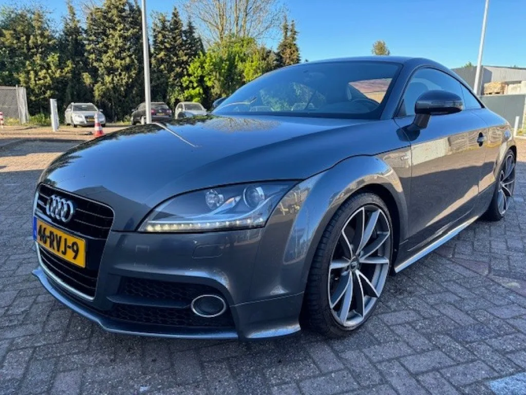 Audi TT (2011) — foto 1