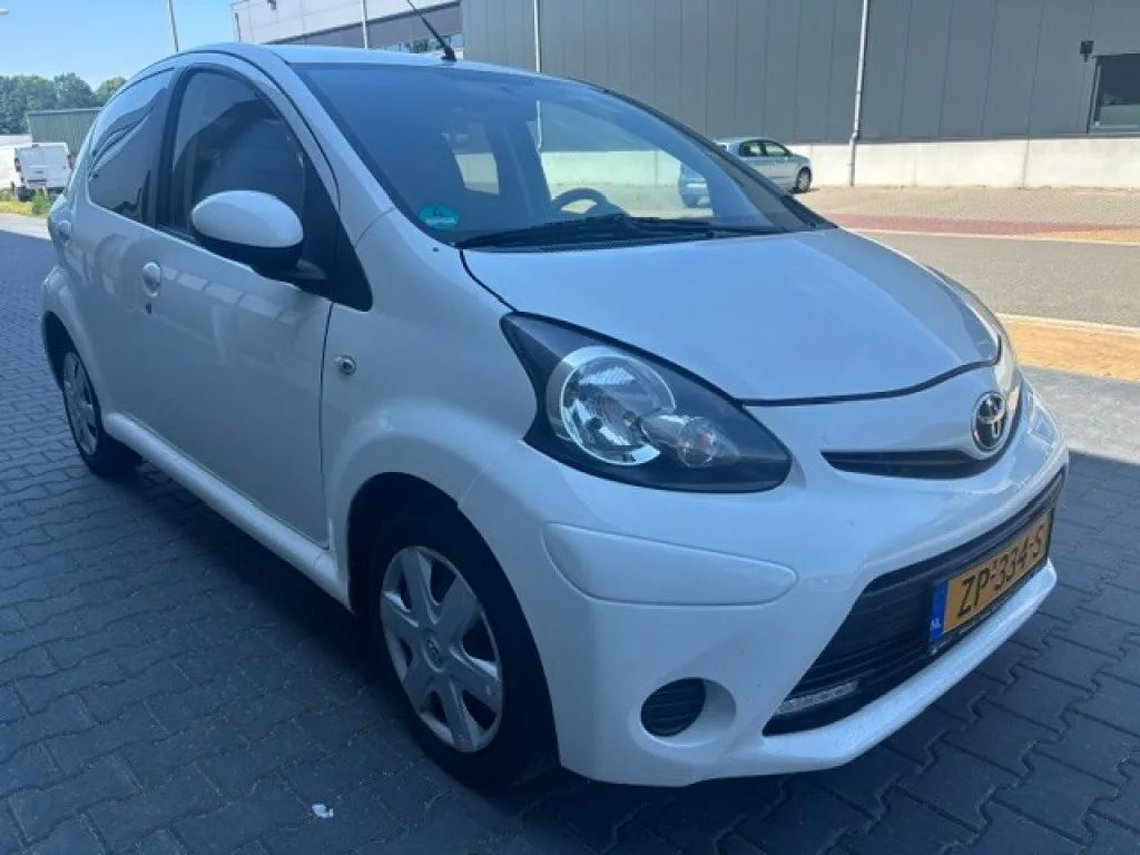 Toyota Aygo (2013) — foto 1