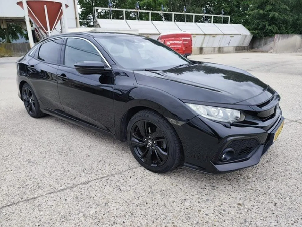 Honda Civic (2018) — foto 1