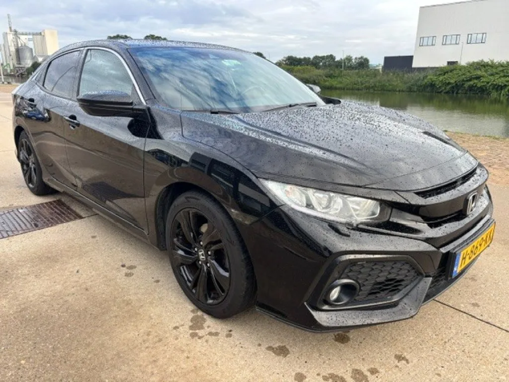 Honda Civic (2018) — foto 1