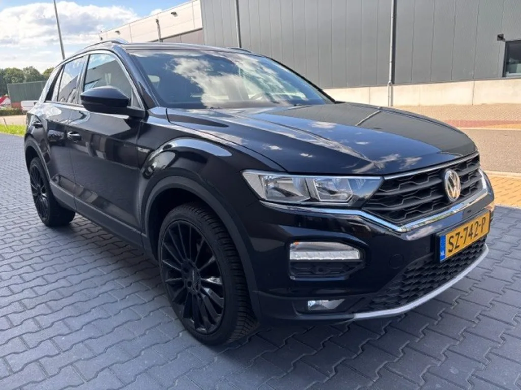 Volkswagen T-Roc (2018) — foto 1