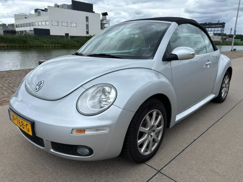 Volkswagen NEW BEETLE (2006) — foto 1