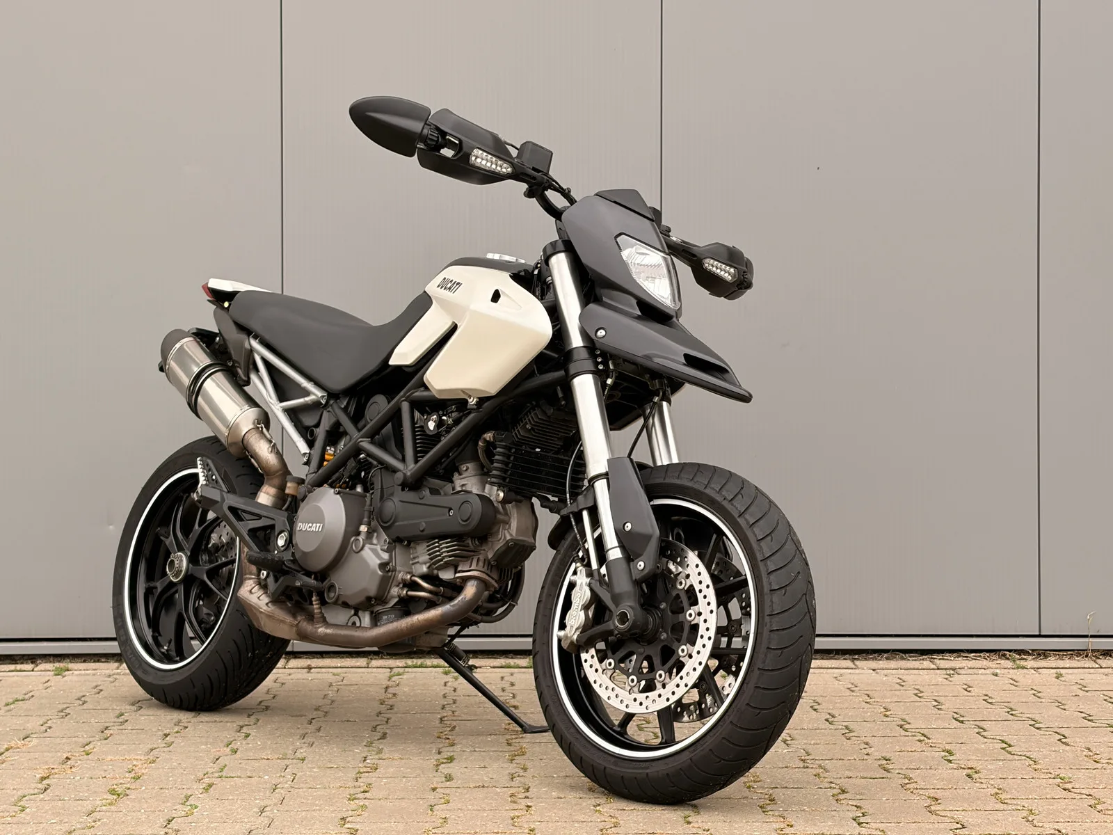Ducati Hypermotard 796 (2009) — foto 1