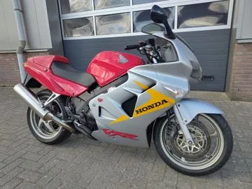 Honda VFR800FI (1999) — foto 1