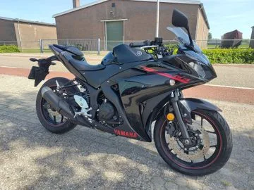 YAMAHA YZF (2015) — foto 1