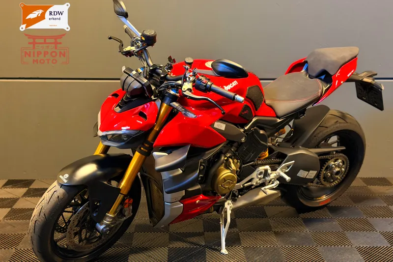 Ducati Streetfighter V4S (2022)