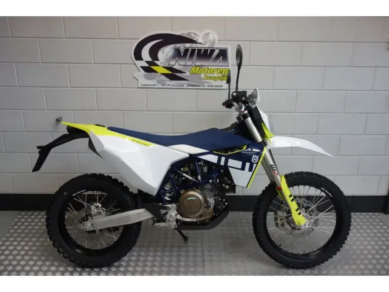 Husqvarna 701 Enduro (2025) — foto 1
