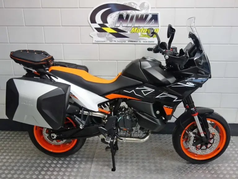 KTM 890 SMT (2025) — foto 1