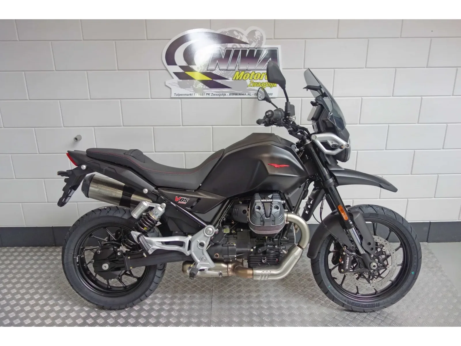 Moto Guzzi V85 (2024) — foto 1