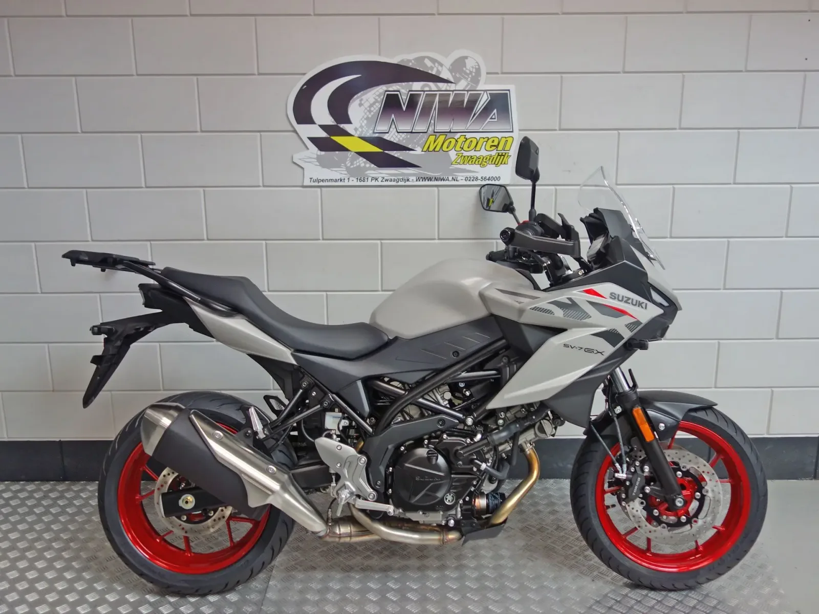 Suzuki SV-7GX (2026) — foto 1