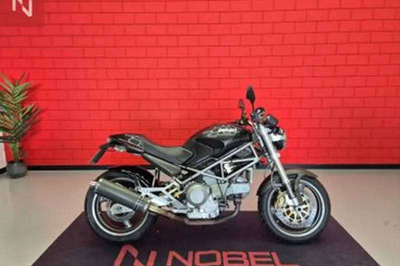 Ducati Monster 900 (2001)