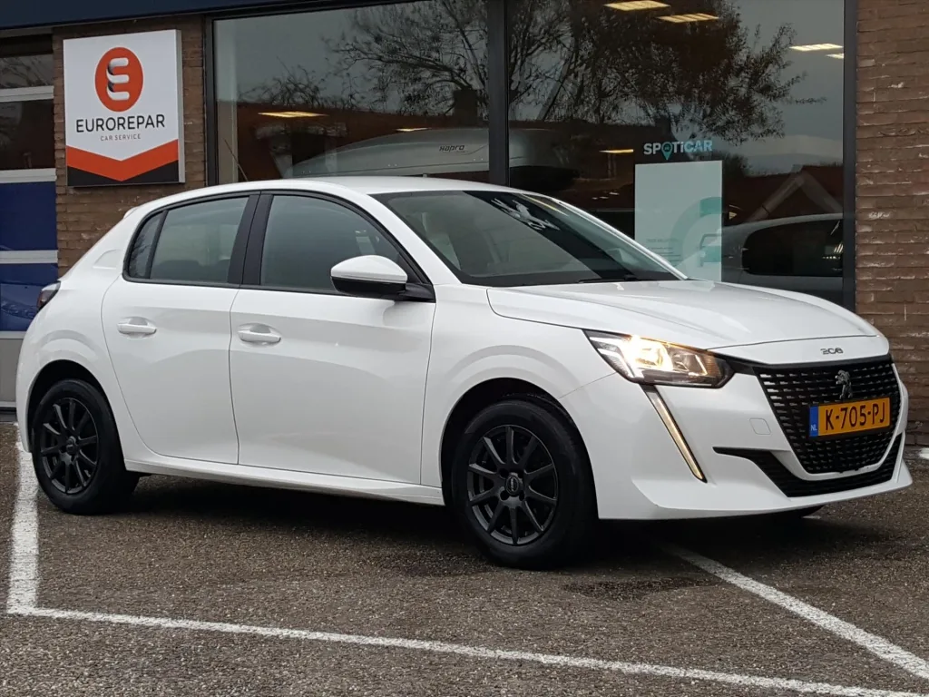 Peugeot 208 (2021) — foto 1
