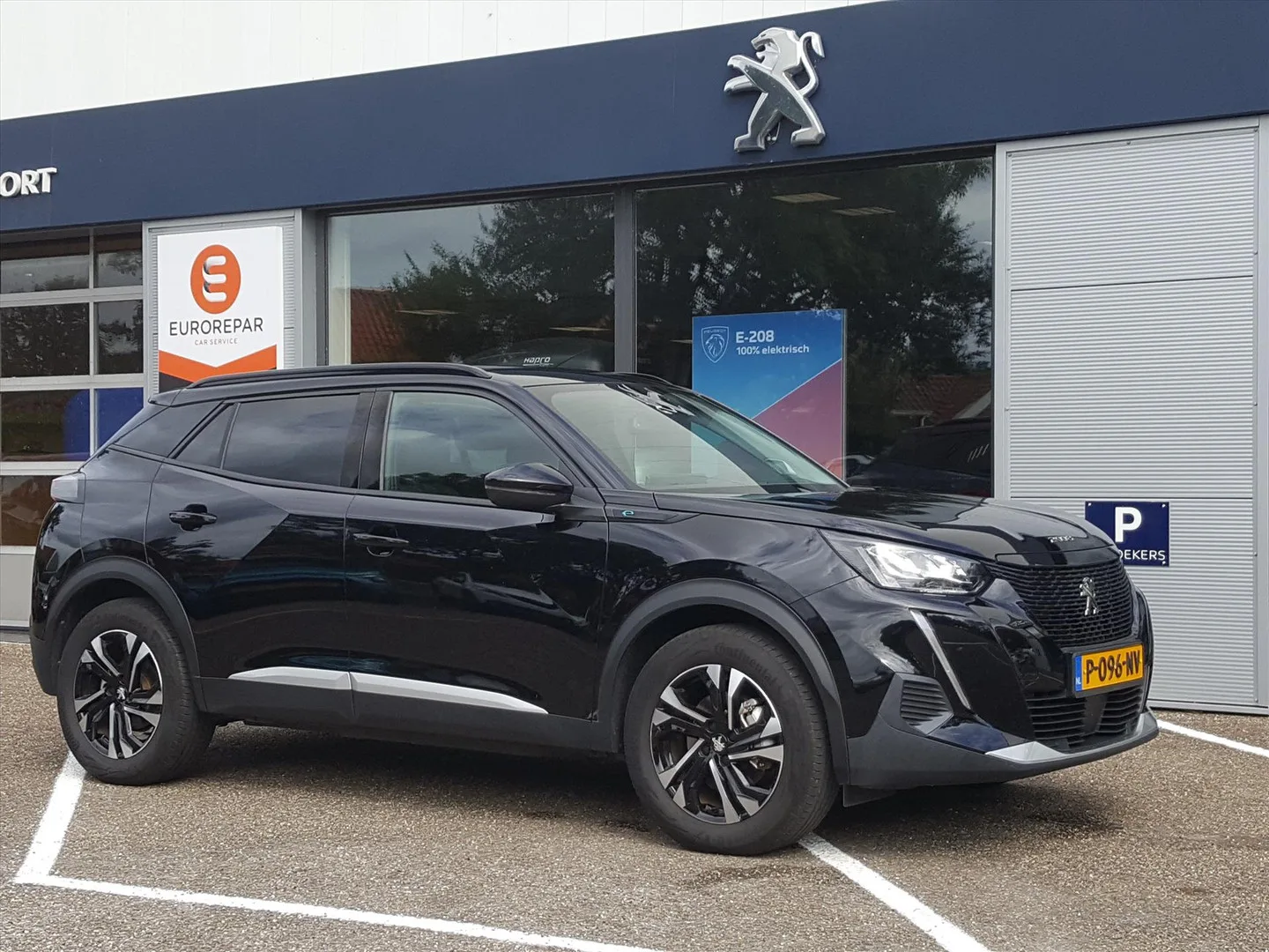 Peugeot e-2008 (2022) — foto 1
