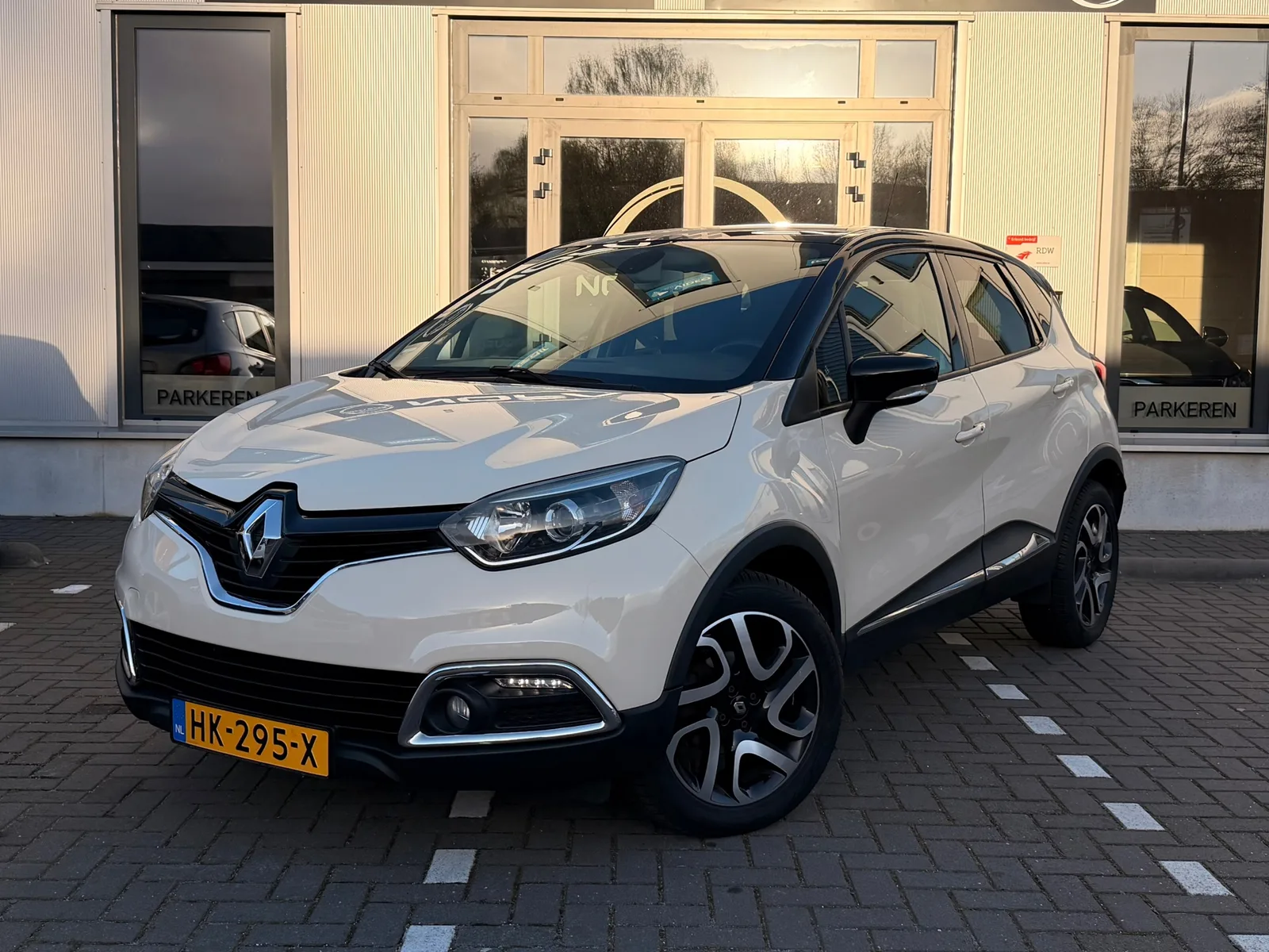 Renault Captur (2015) — foto 1