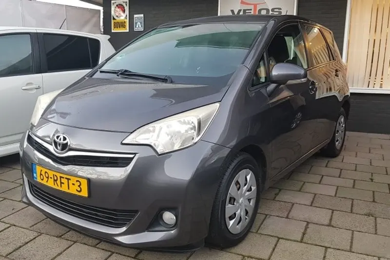 Toyota Verso S (2011)