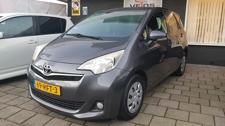 Toyota Verso (2011) — foto 1