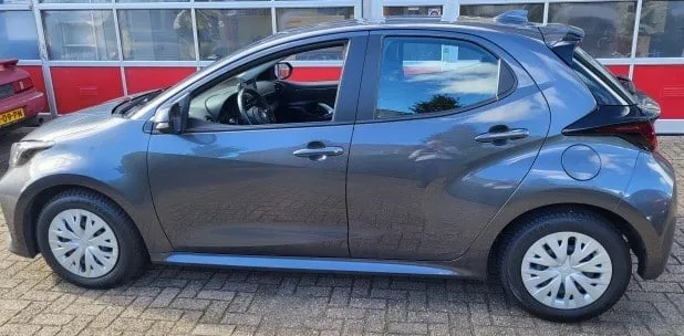 Toyota Yaris (2022) — foto 1