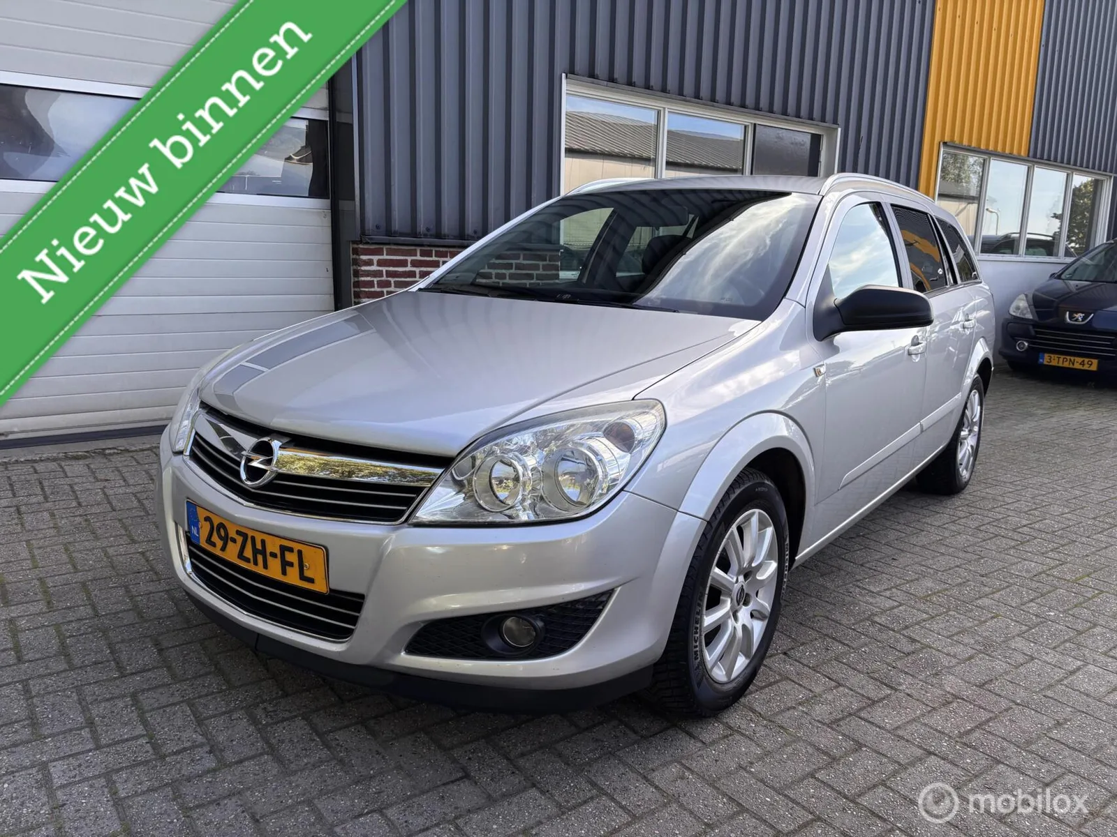 Opel Astra (2008) — foto 1