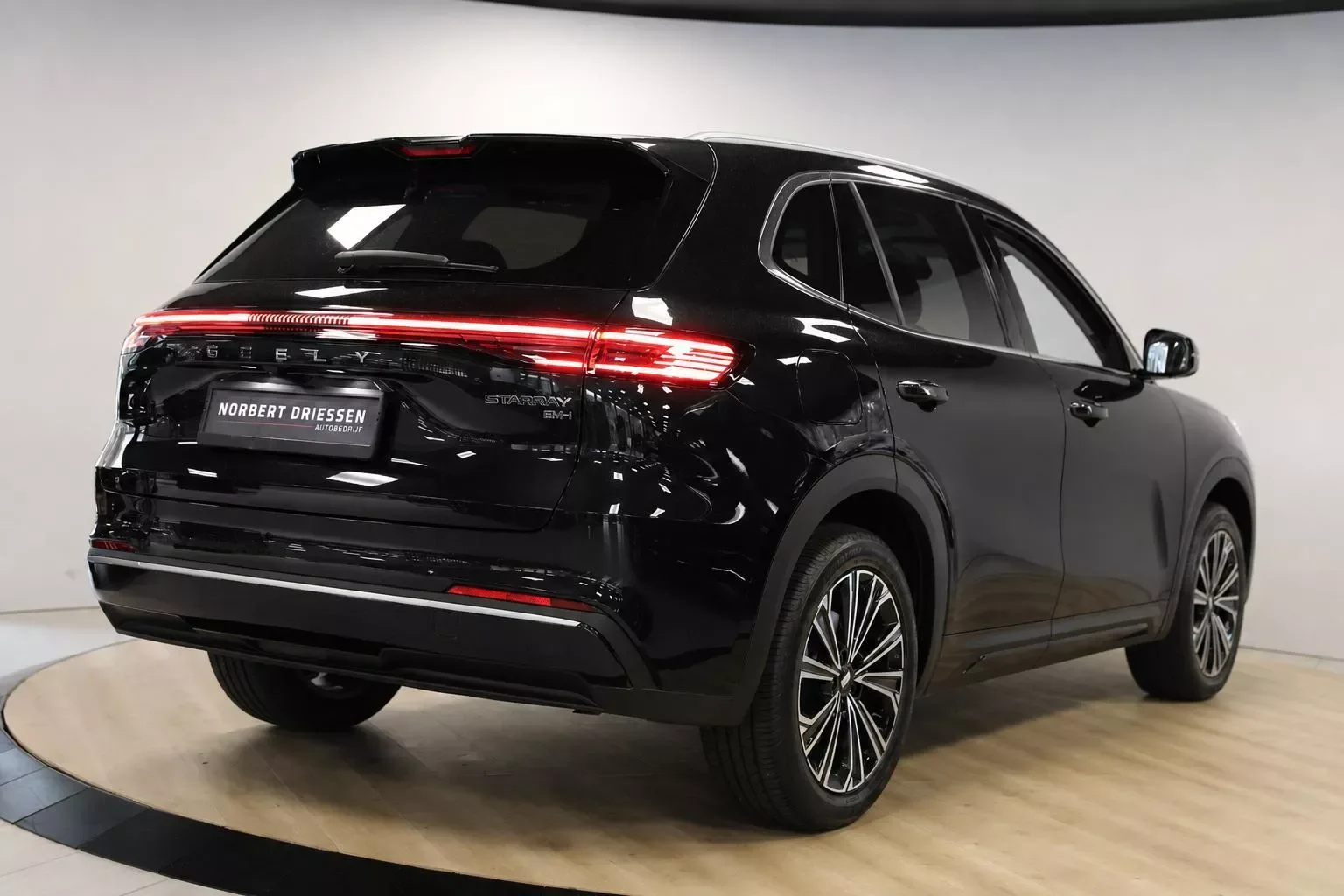 Geely Starray EM-i (2026) — foto 1