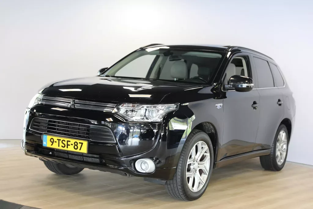 Mitsubishi Outlander (2014) — foto 1