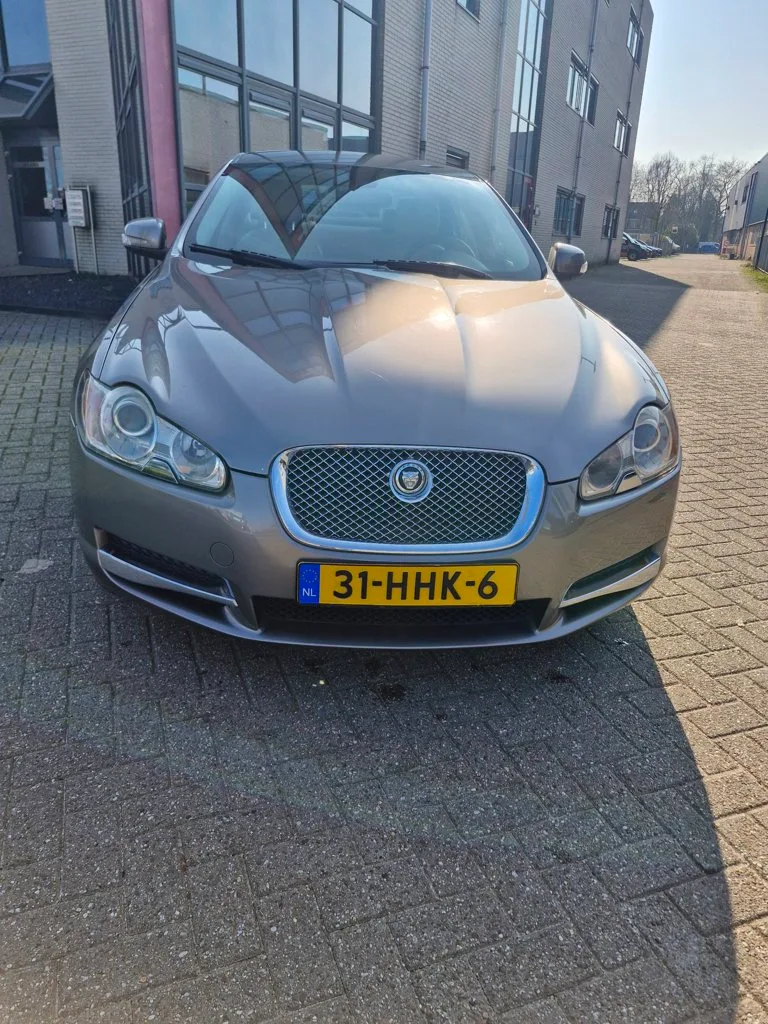 Jaguar XF (2008) — foto 1