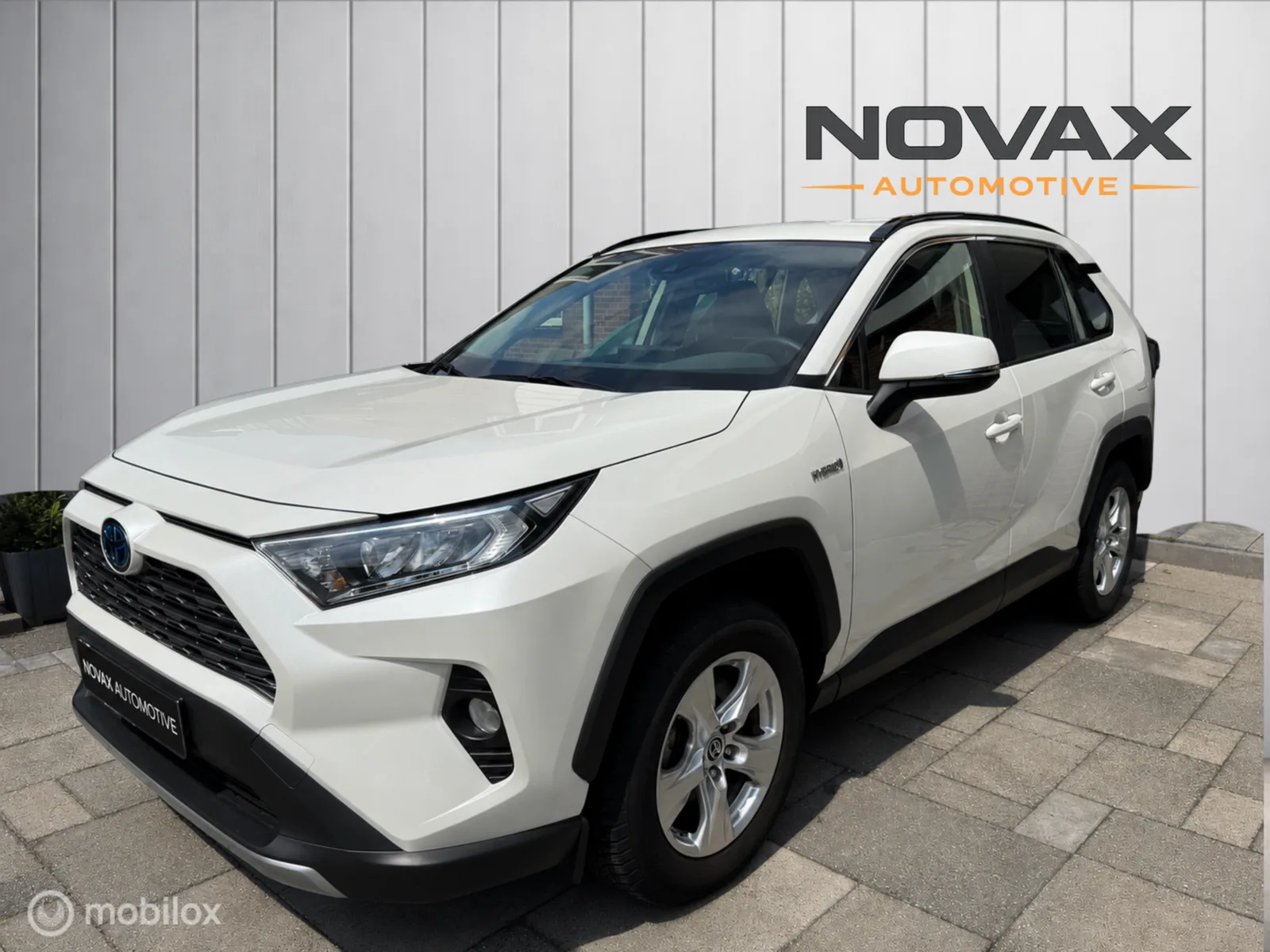 Toyota RAV4 (2022) — foto 1