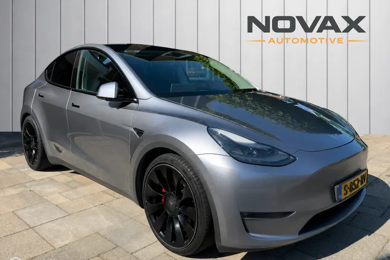 Tesla Model Y (2023)