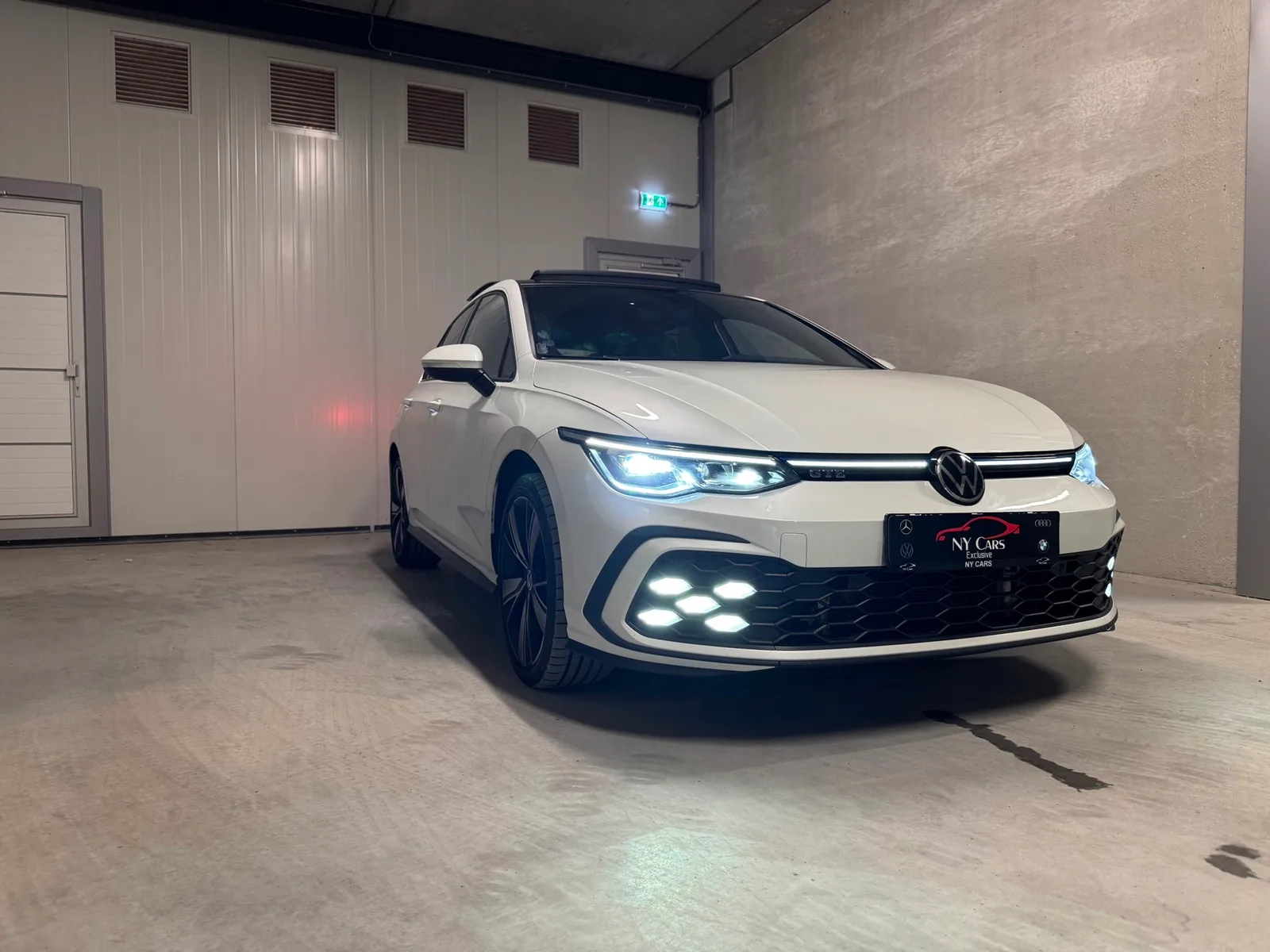 Volkswagen Golf (2021) — foto 1