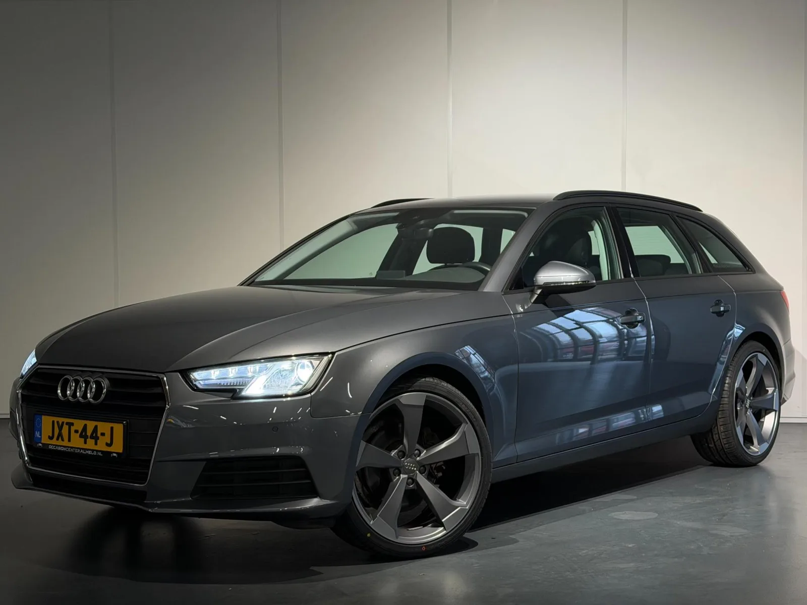 Audi A4 (2019) — foto 1