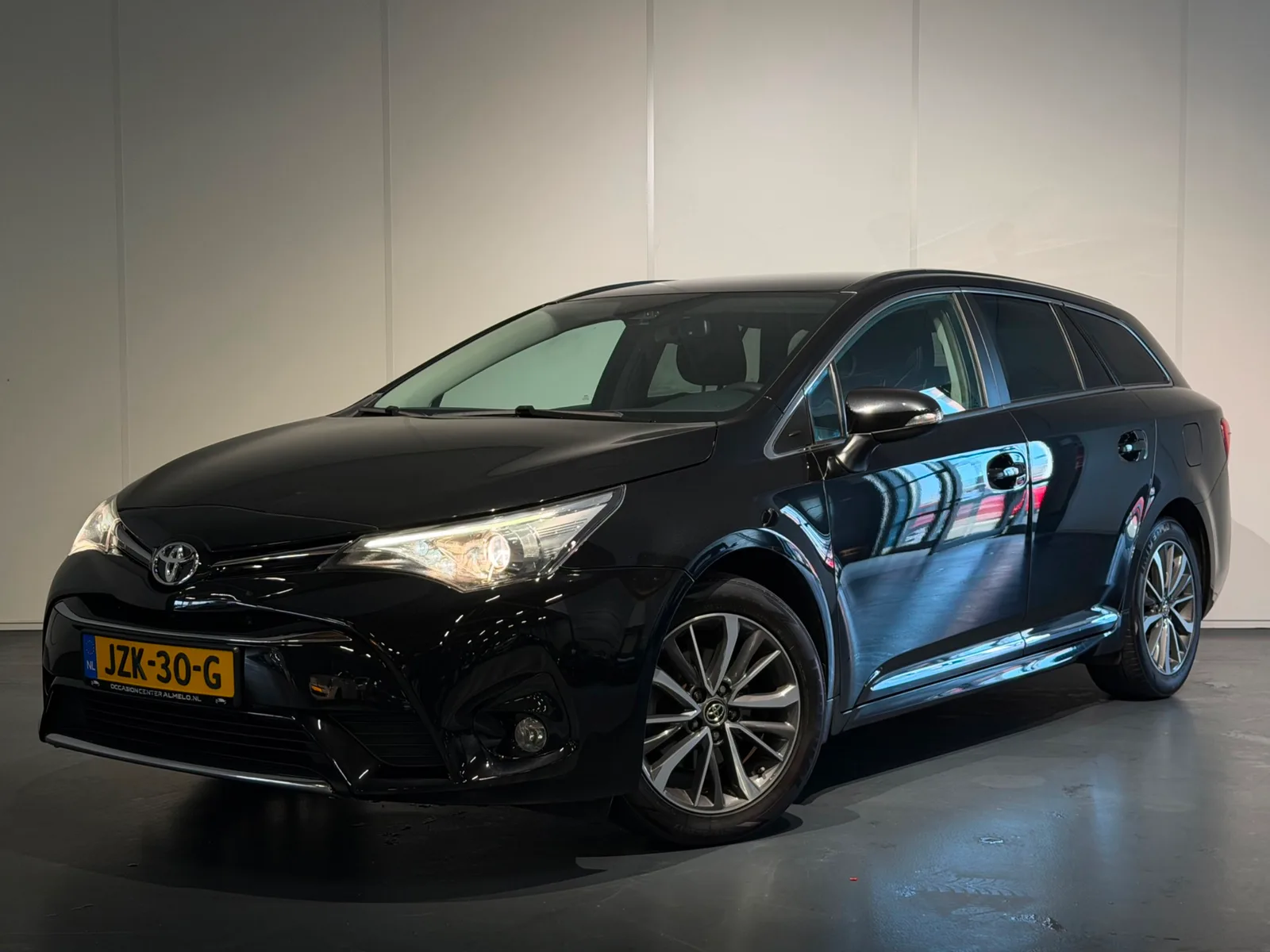 Toyota Avensis (2016) — foto 1