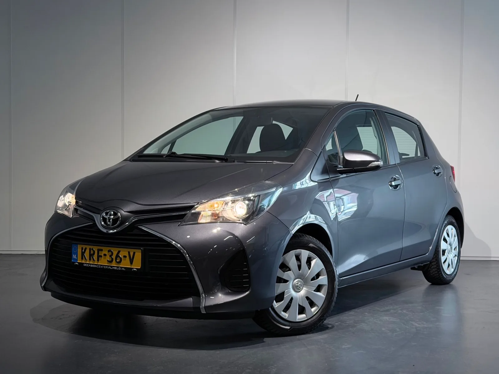 Toyota Yaris (2015) — foto 1