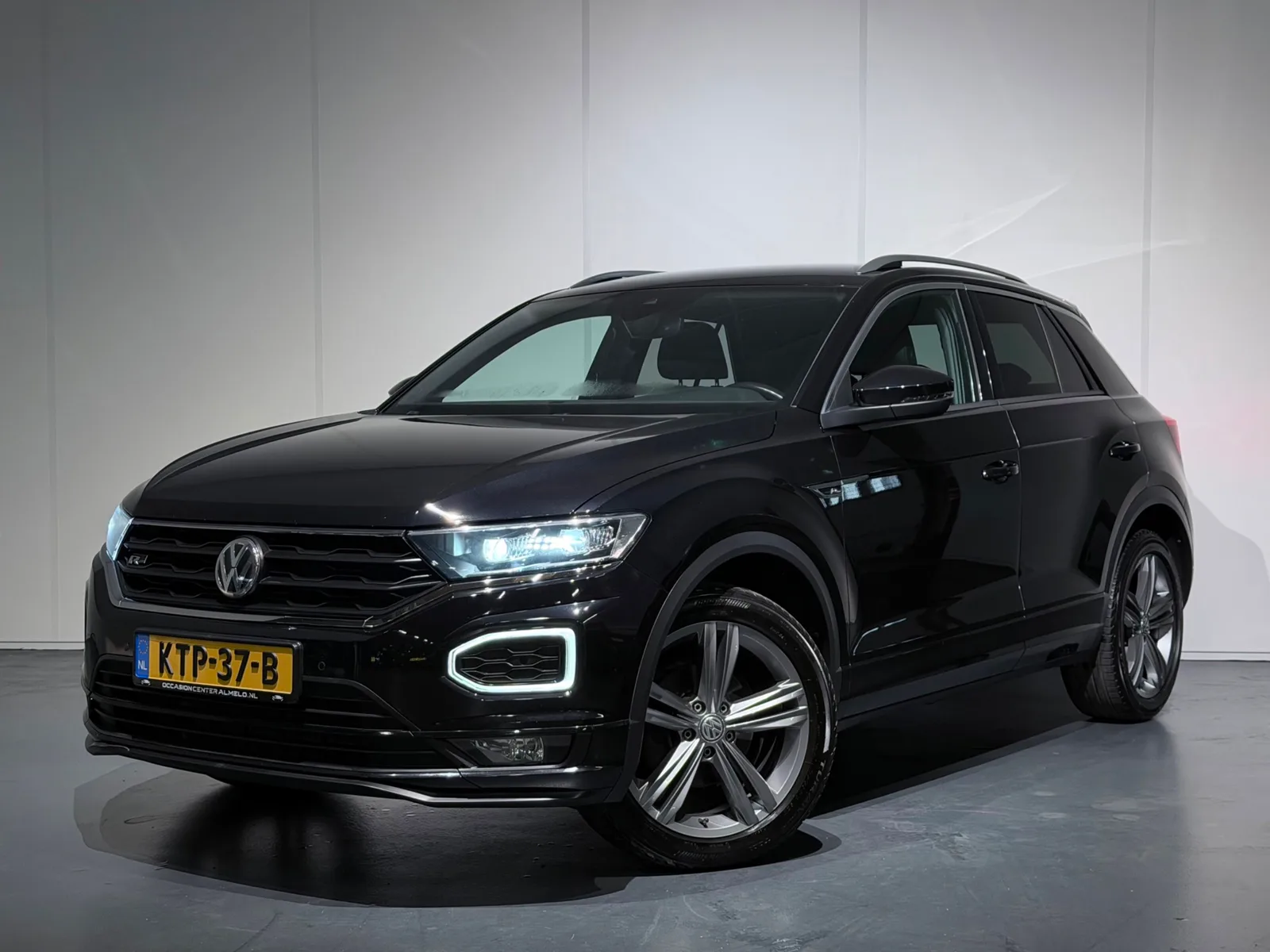 Volkswagen T-Roc (2019) — foto 1