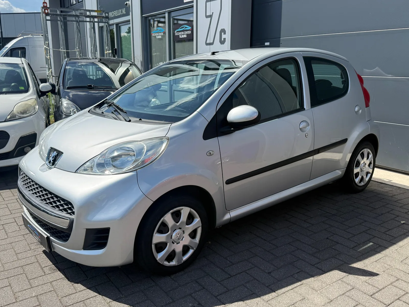 Peugeot 107 (2010) — foto 1
