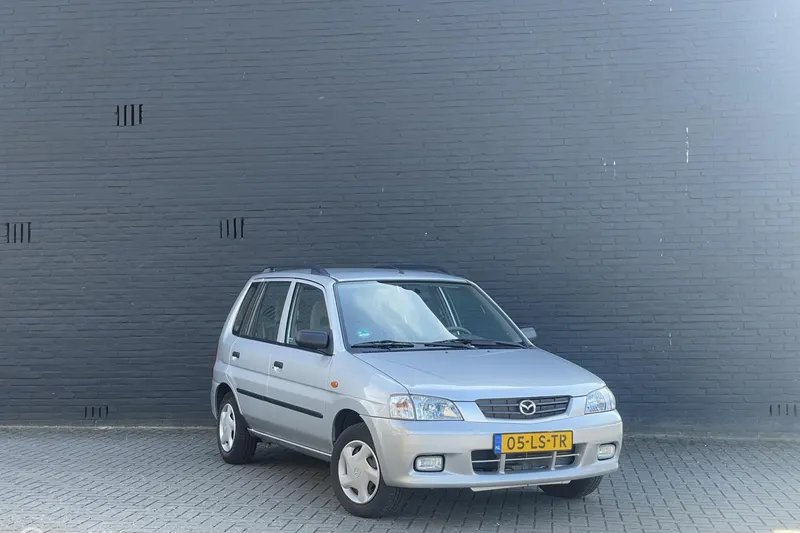 Mazda Demio (2003)