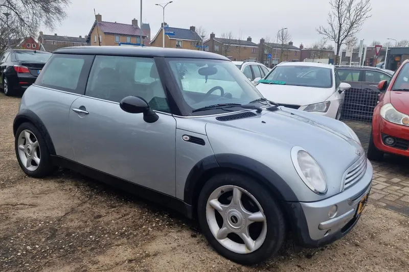 MINI Cooper (2002)