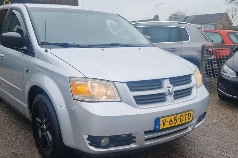 Dodge Grand (2010)