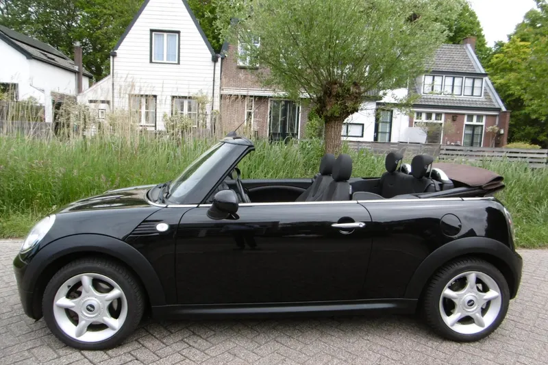 MINI Cabrio (2010)
