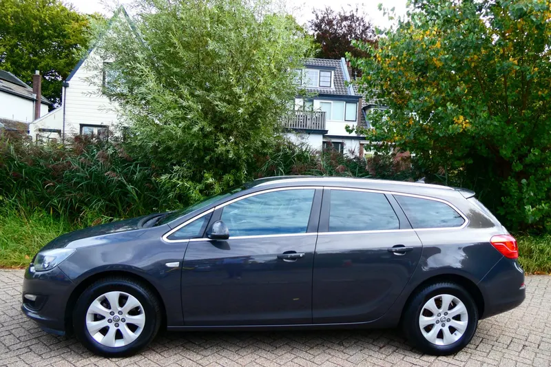 Opel Astra Sports Tourer (2015)