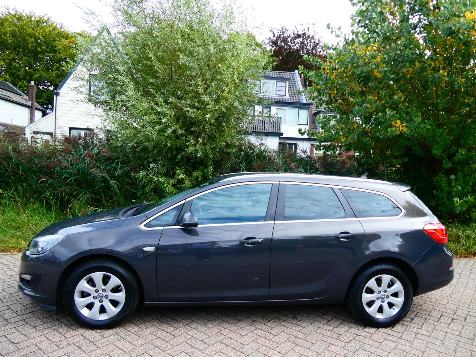 Opel Astra (2015) — foto 1