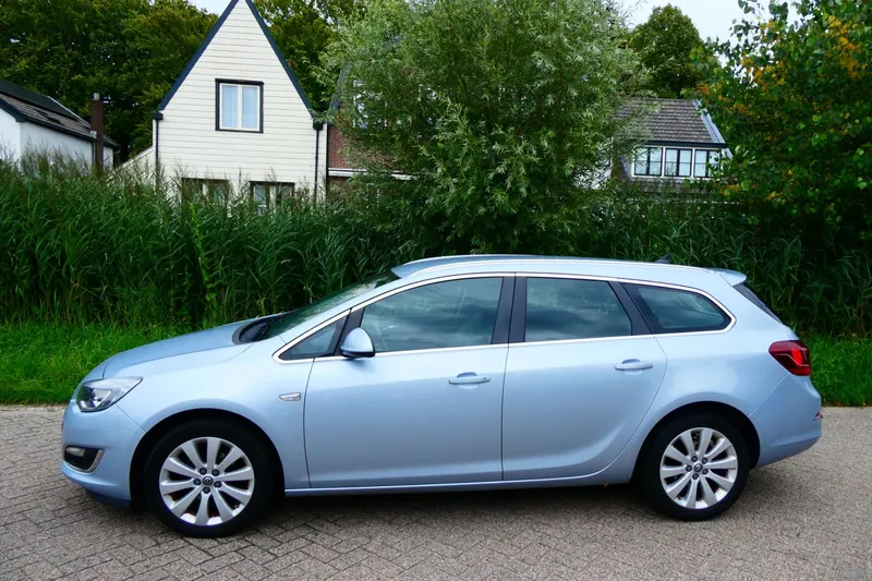 Opel Astra Sports Tourer (2015)