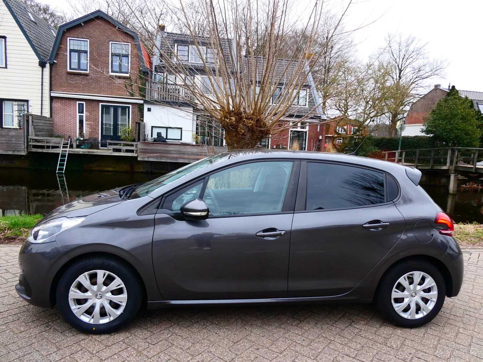 Peugeot 208 (2018) — foto 1