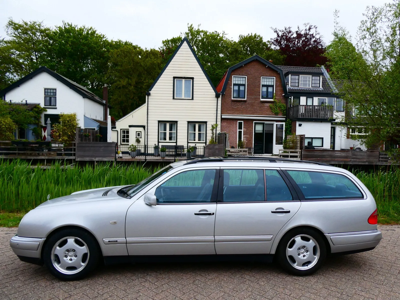 Mercedes-Benz E-Klasse (1998) — foto 1