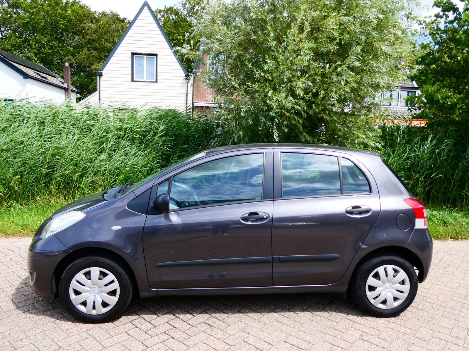 Toyota Yaris (2010) — foto 1