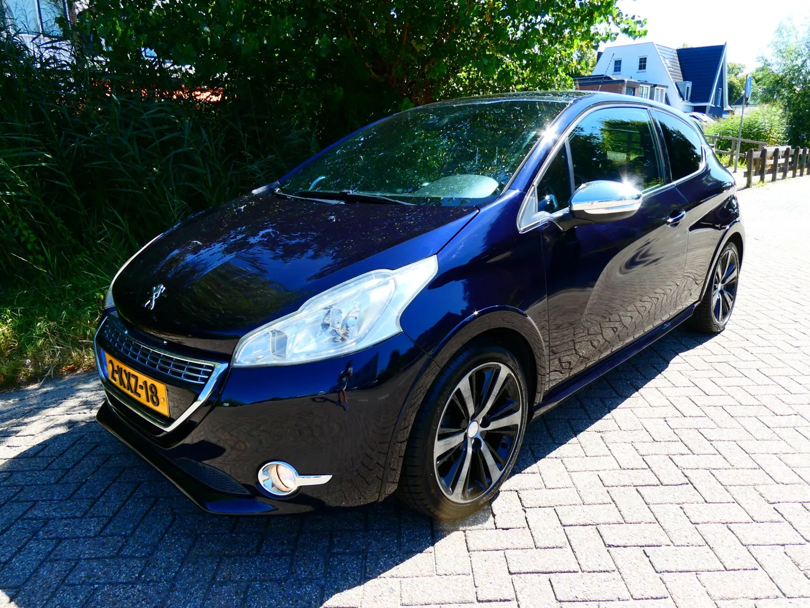 Peugeot 208 (2013) — foto 1