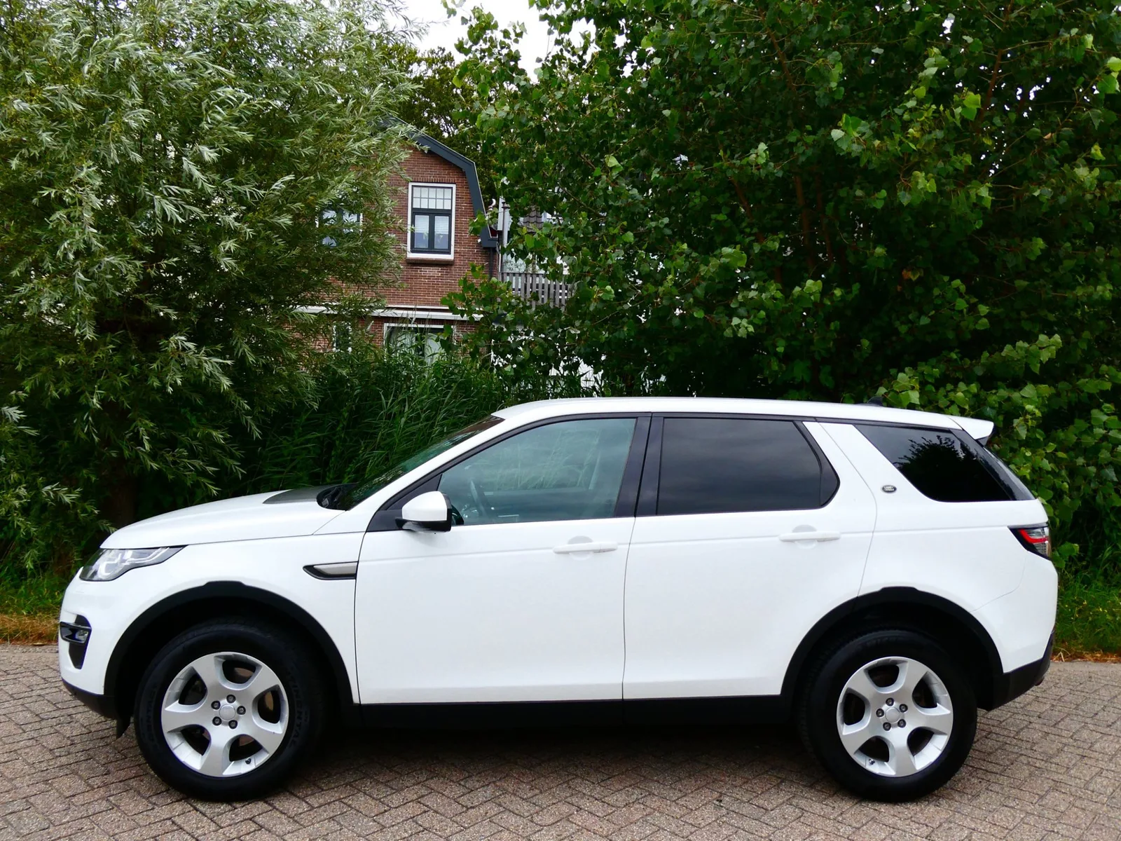Land Rover Discovery Sport (2016) — foto 1
