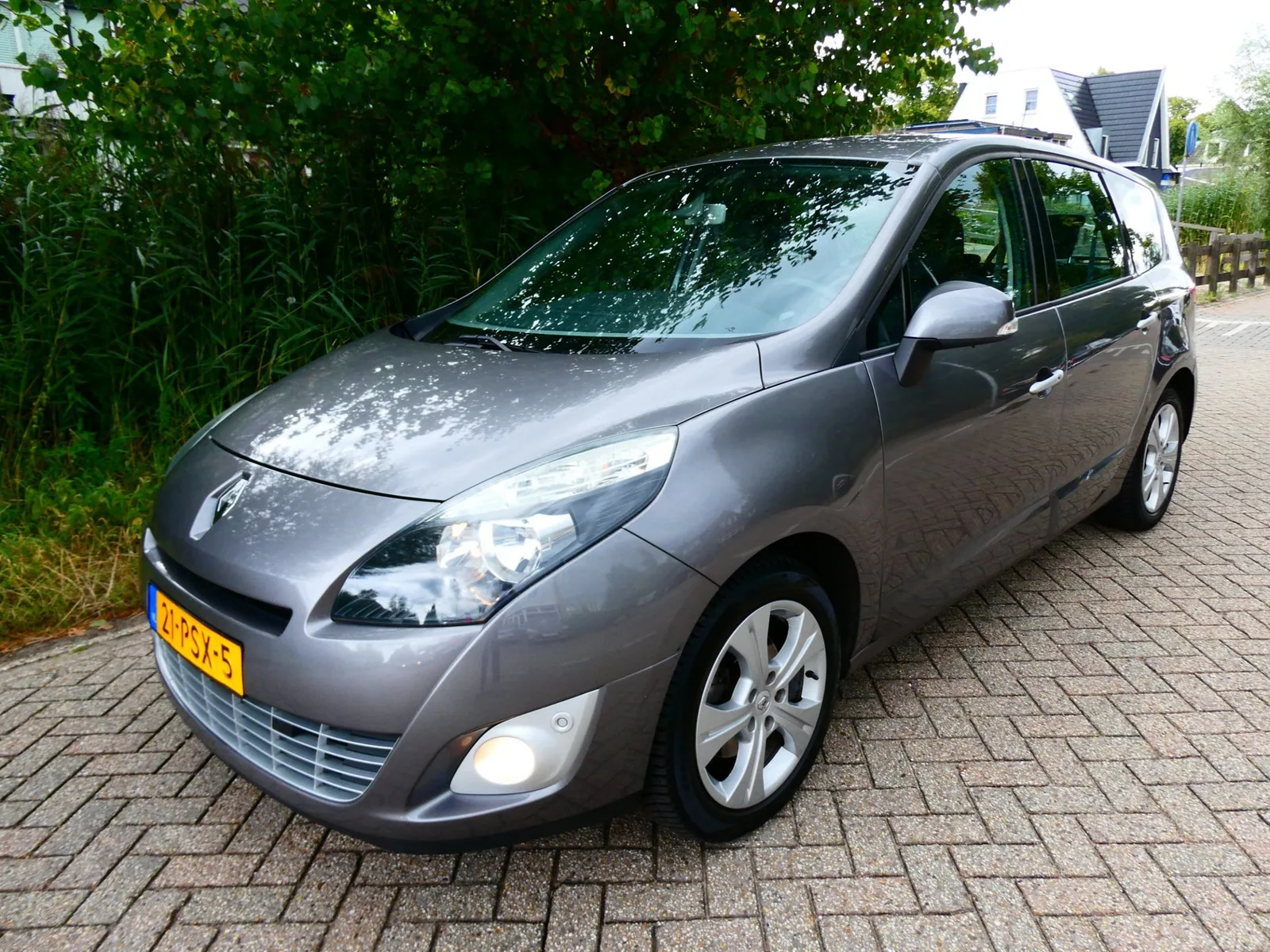 Renault Grand Scénic (2011) — foto 1