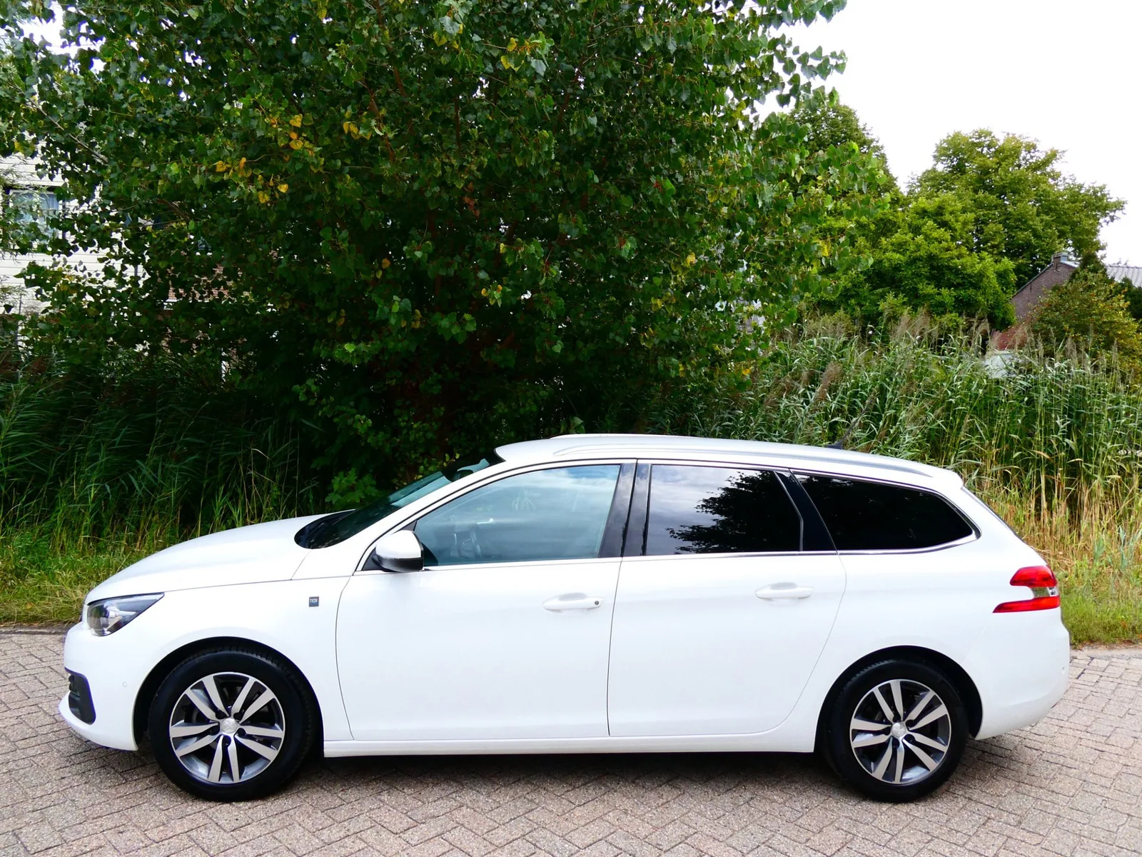 Peugeot 308 (2019) — foto 1