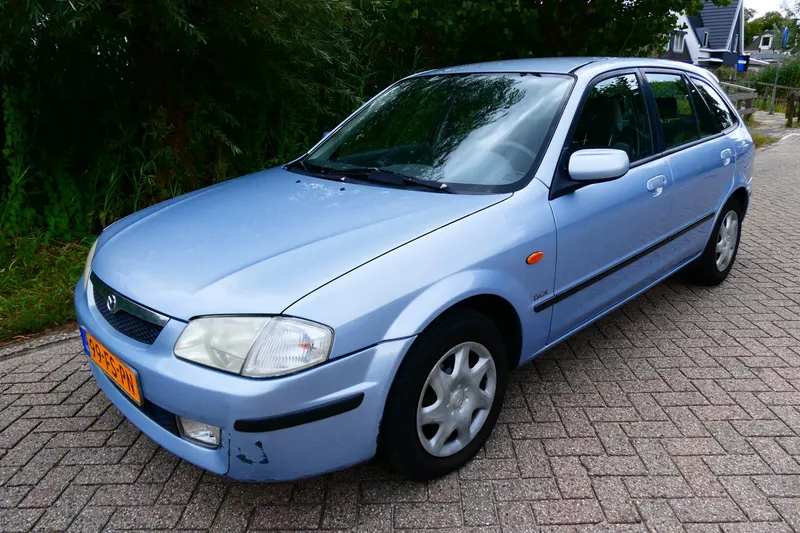 Mazda 323 Fastbreak (2000)