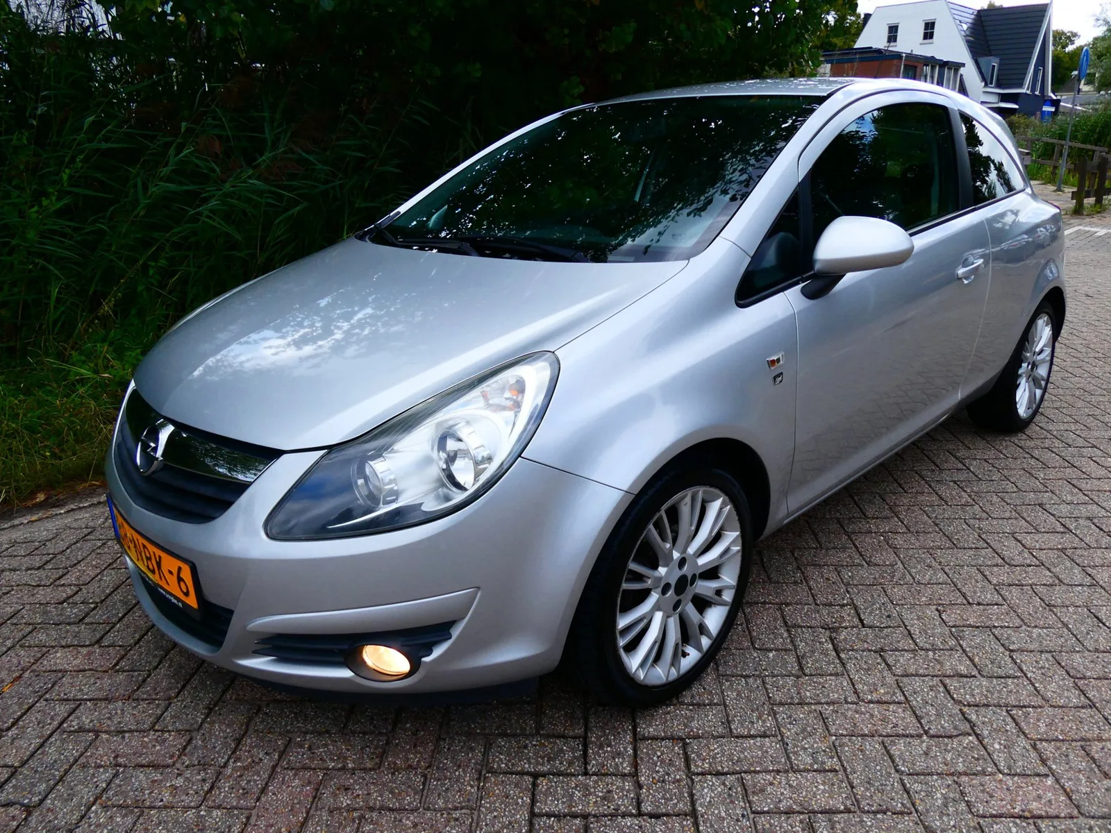 Opel Corsa (2010) — foto 1