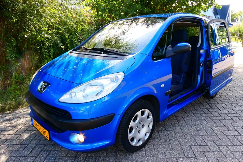 Peugeot 1007 (2006)
